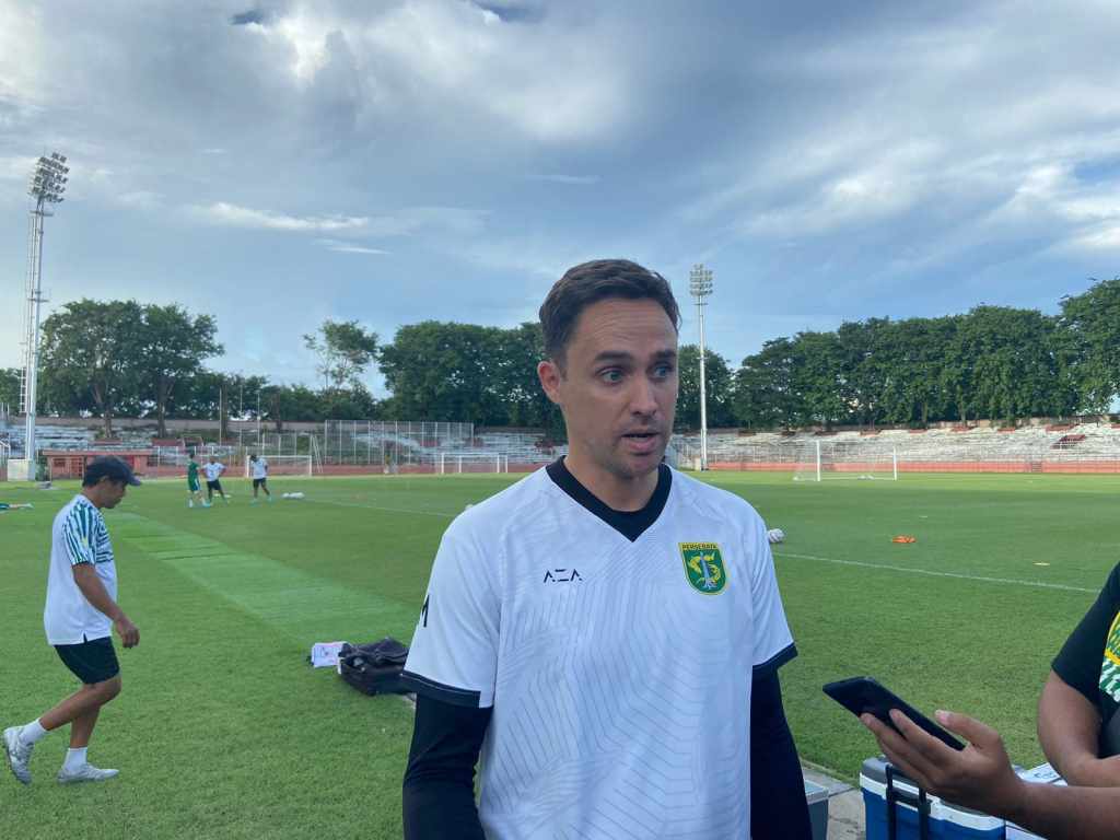 Laga Terakhir Musim Liga 1 2023-2024, Pelatih Persebaya Butuh Support Bonek-Bonita Lawan&nbsp;Persik