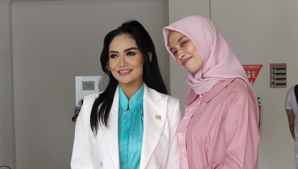 Krisdayanti Secara Online Kembalikan Formulir Daftar Wali Kota Batu ke PDI&nbsp;Perjuangan