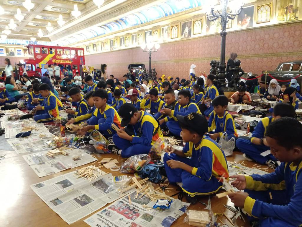 Ratusan Anak-anak Pelajar Antusias Ikuti Lomba Kolase Pesawat Terbang Di Museum&nbsp;Angkut