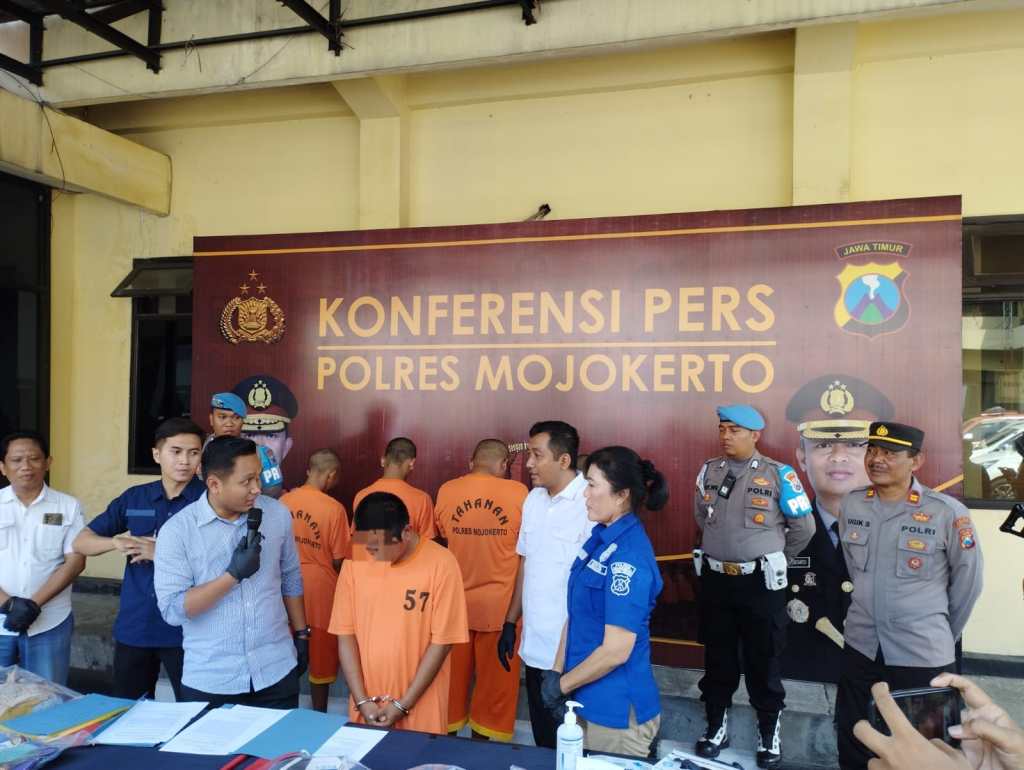 Pelaku Pencurian Baliho di Mojokerto Ternyata Mantan Karyawan Vendor&nbsp;Pemasangannya