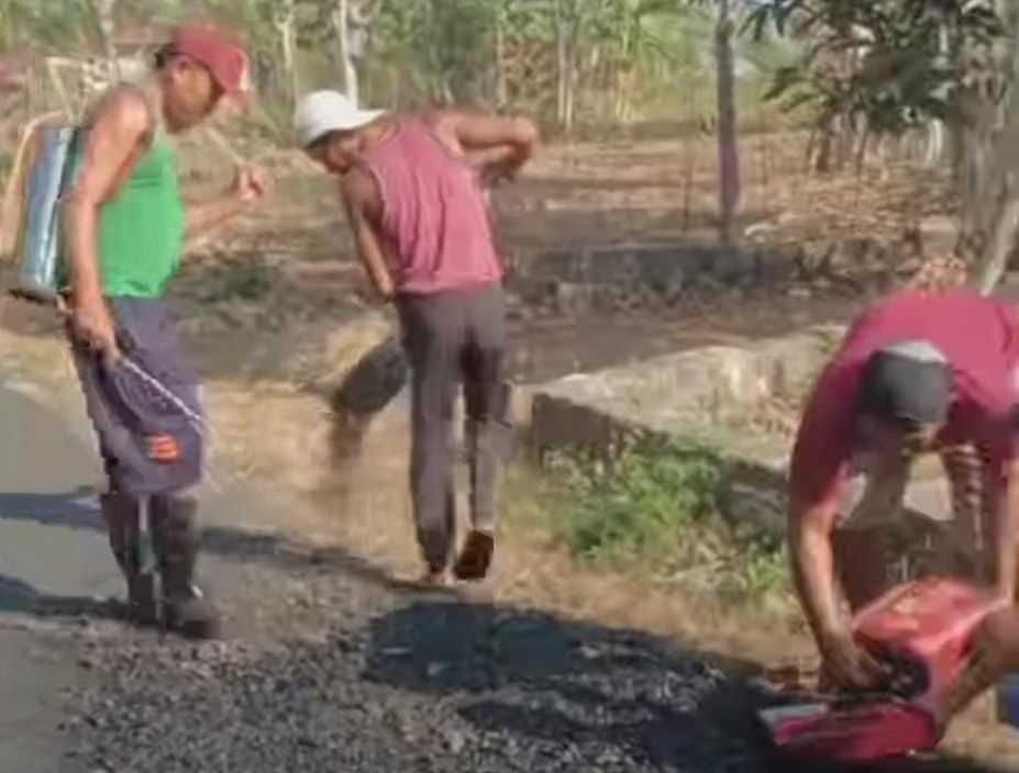 Ini Tanggapan DPRD Soal Video Viral Warga Desa di Tuban Inisiatif Gotong Royong Bangun Jalan&nbsp;Rusak