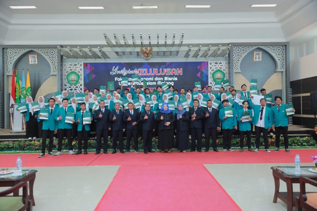 Dekan FEB Unisma Minta Para Lulusan Jadi Generasi Tangguh dan Aplikasikan Ilmu untuk Bangsa, Negara dan&nbsp;Agama