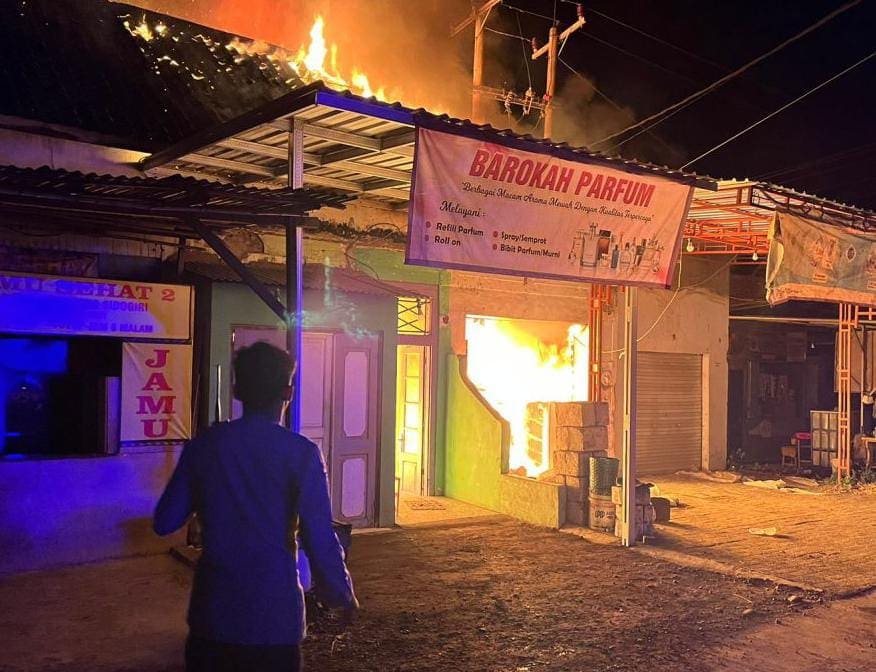 Berawal dari Ledakan, Kebakaran Empat Ruko hingga Ludes di Gondangwetan&nbsp;Pasuruan