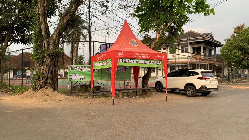 Makin Mudah! Para Penumpang Ojol Kini Bisa Antar Jemput di Stasiun&nbsp;Jember