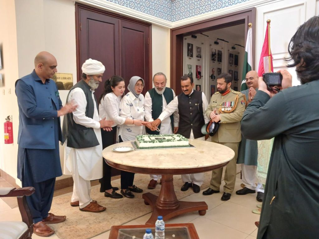 Kisah Perempuan Indonesia Keturunan Pakistan, Dibalik Lukisan Karya Anak Kiai di Bangil Dipamerkan di Hari Jadi&nbsp;Pakistan