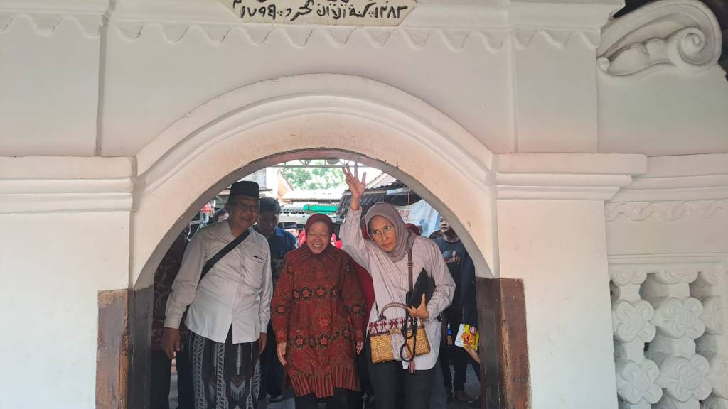 Kunjungi Tuban, Risma Ziarah ke Makam Adipati Ronggolawe Hingga Sunan&nbsp;Bonang